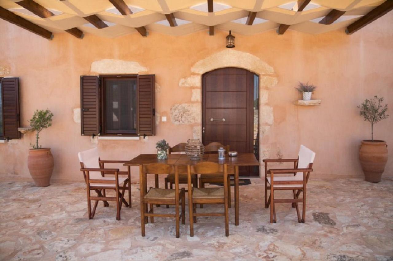 Iliopetra Villa *