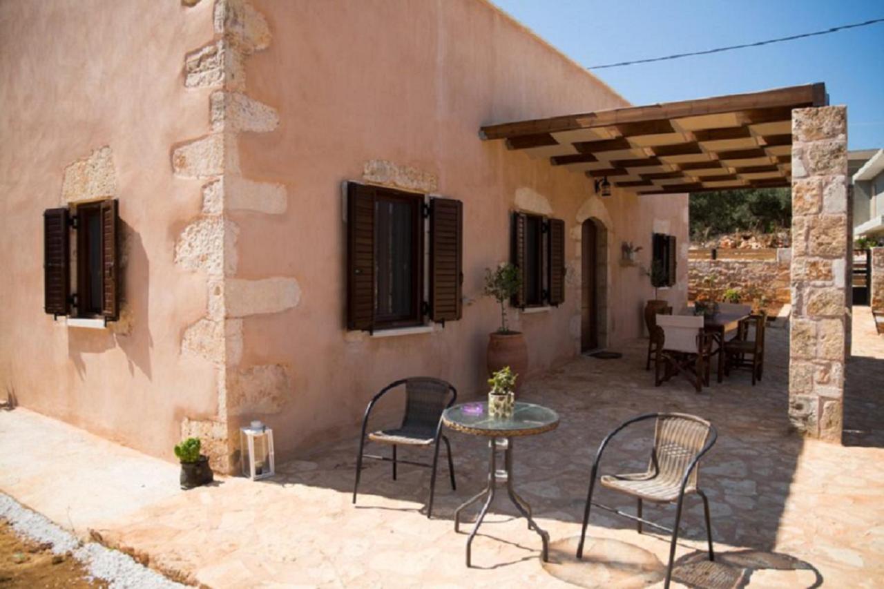 Iliopetra Villa *