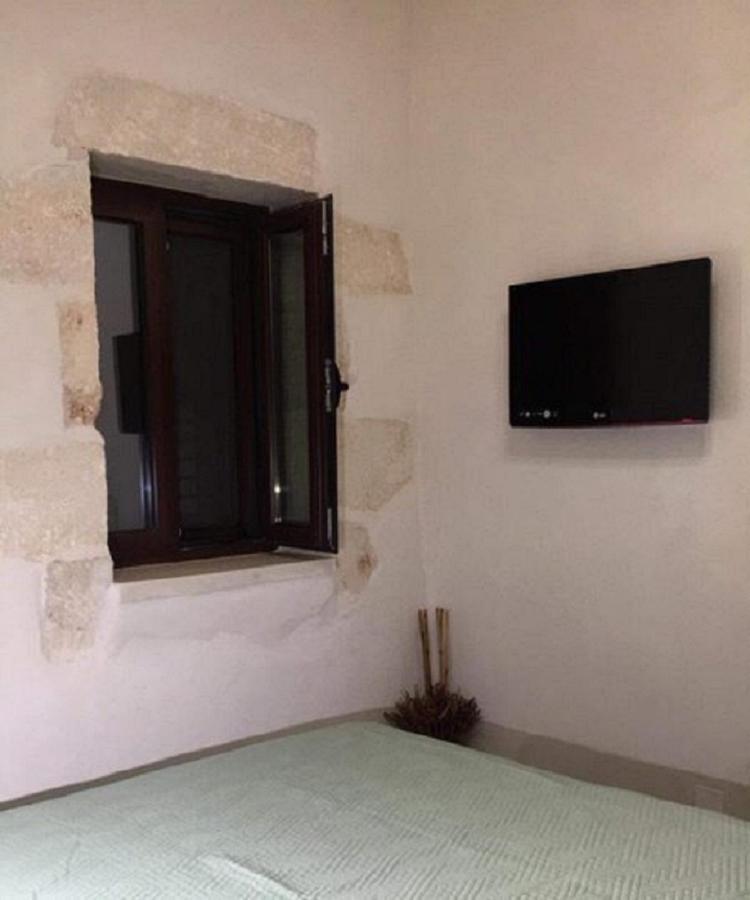 Iliopetra Villa *